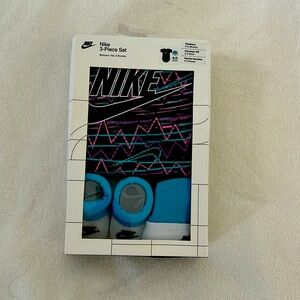 Nike 3-Piece Set Size 0-6 Months